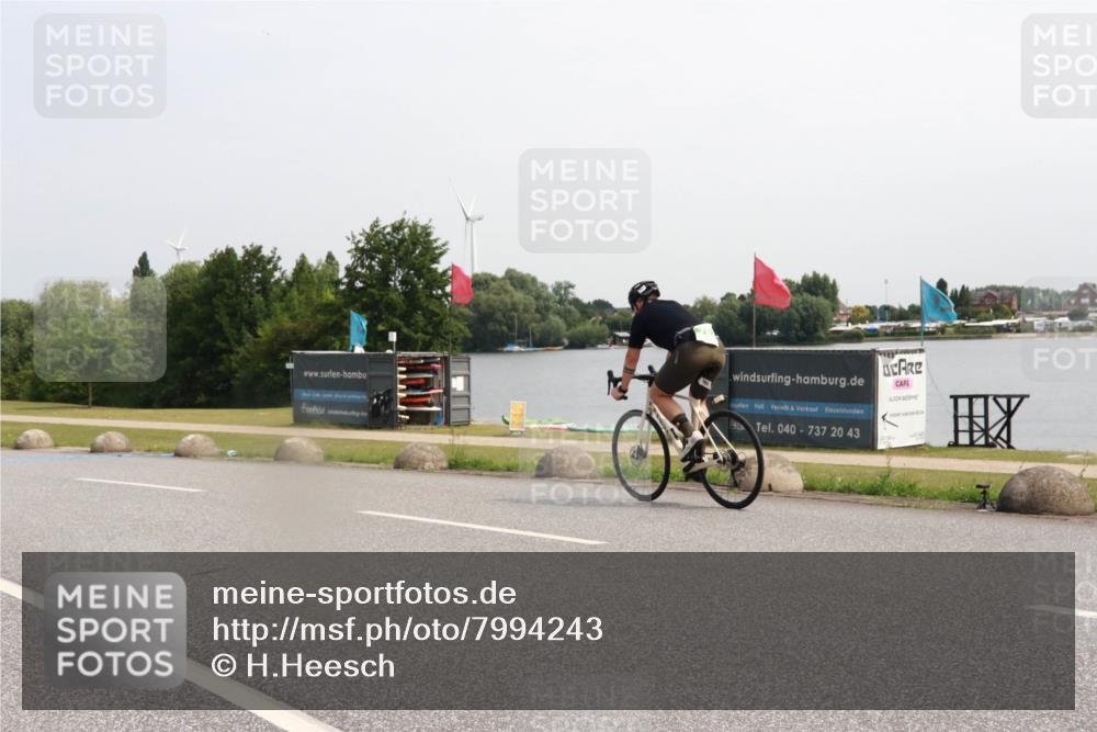 15.06.2025 - 27. Vierlanden-Triathlon H.Heesch http://msf.ph/oto/7994243 15.06.2025 11:21:13 Radfahren 142, 703 meine-sportfotos.de