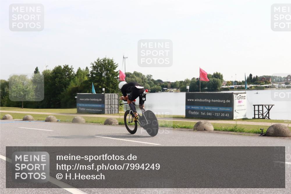 15.06.2025 - 27. Vierlanden-Triathlon H.Heesch http://msf.ph/oto/7994249 15.06.2025 09:07:59 Radfahren 185 meine-sportfotos.de