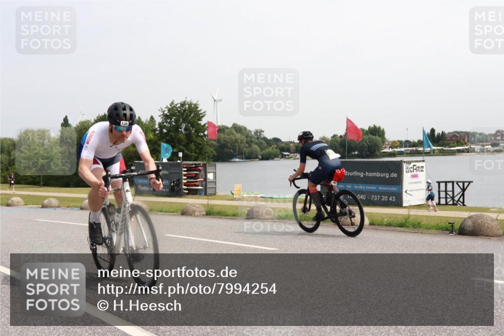 15.06.2025 - 27. Vierlanden-Triathlon H.Heesch http://msf.ph/oto/7994254 15.06.2025 11:21:18 Radfahren 139, 703, 928 meine-sportfotos.de