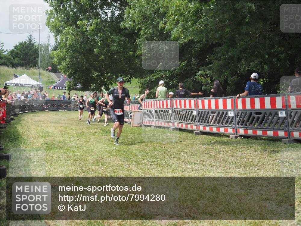 21.06.2025 - 27. Vierlanden-Triathlon KatJ http://msf.ph/oto/7994280 15.06.2025 12:42:38 Ziel 36 meine-sportfotos.de