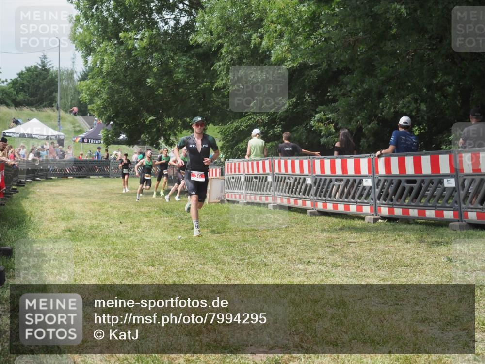 21.06.2025 - 27. Vierlanden-Triathlon KatJ http://msf.ph/oto/7994295 15.06.2025 12:42:38 Ziel 36 meine-sportfotos.de