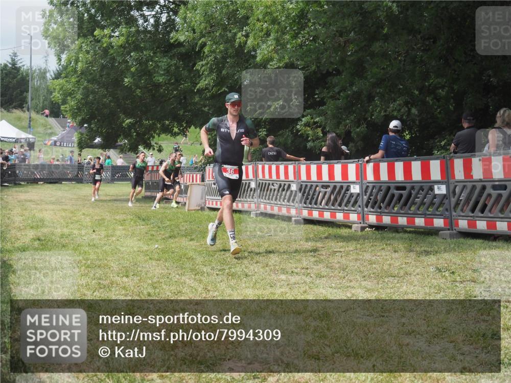 21.06.2025 - 27. Vierlanden-Triathlon KatJ http://msf.ph/oto/7994309 15.06.2025 12:42:39 Ziel 36 meine-sportfotos.de