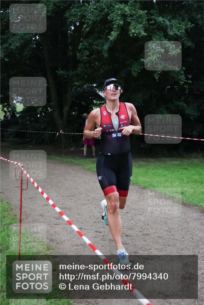 21.06.2025 - 27. Vierlanden-Triathlon Lena Gebhardt http://msf.ph/oto/7994340 15.06.2025 13:47:30 Laufen 124 meine-sportfotos.de