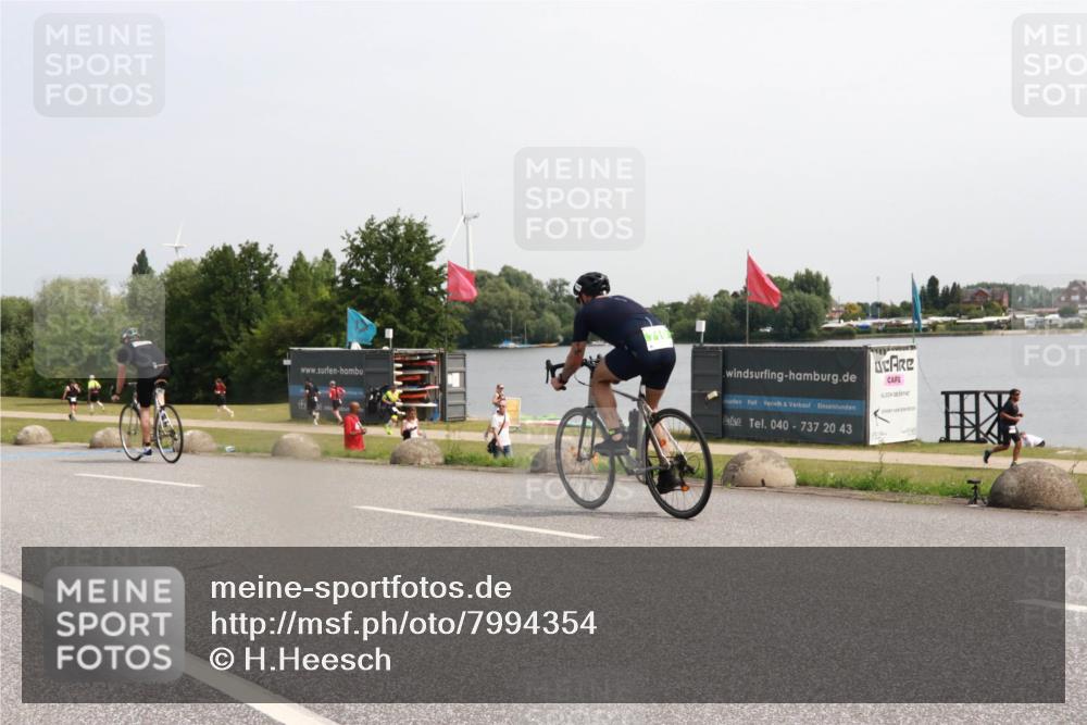 15.06.2025 - 27. Vierlanden-Triathlon H.Heesch http://msf.ph/oto/7994354 15.06.2025 11:21:46 Radfahren 671 meine-sportfotos.de
