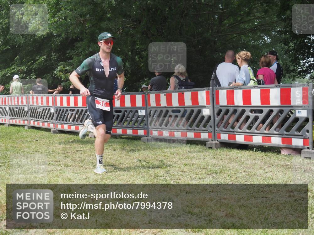 21.06.2025 - 27. Vierlanden-Triathlon KatJ http://msf.ph/oto/7994378 15.06.2025 12:42:40 Ziel 36 meine-sportfotos.de