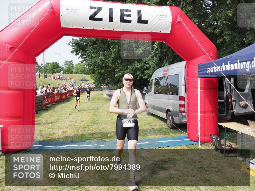 21.06.2025 - 27. Vierlanden-Triathlon MichiJ http://msf.ph/oto/7994389 15.06.2026 11:17:53 Ziel 287, 293, 456 meine-sportfotos.de