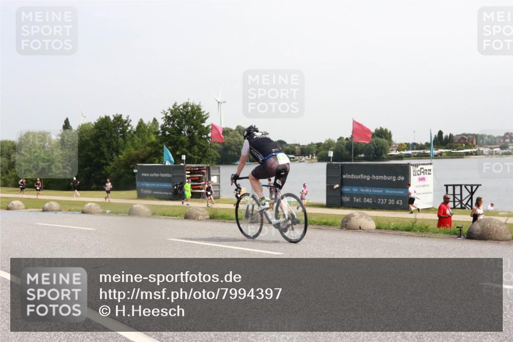 15.06.2025 - 27. Vierlanden-Triathlon H.Heesch http://msf.ph/oto/7994397 15.06.2025 11:21:59 Radfahren 225 meine-sportfotos.de