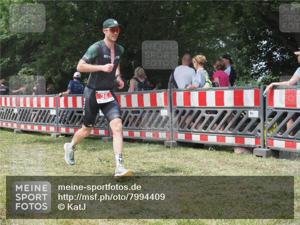 21.06.2025 - 27. Vierlanden-Triathlon KatJ http://msf.ph/oto/7994409 15.06.2025 12:42:40 Ziel 36 meine-sportfotos.de