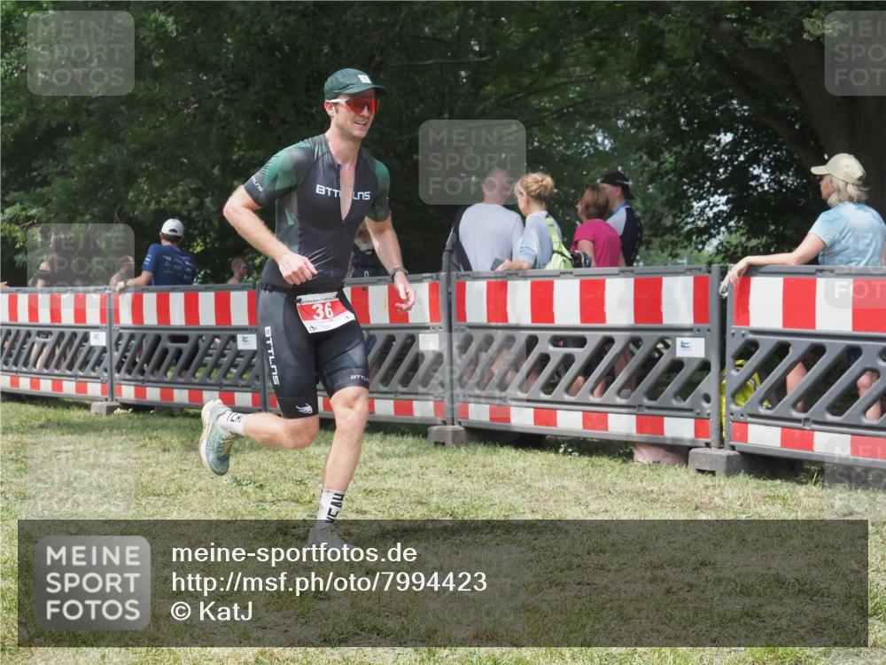 21.06.2025 - 27. Vierlanden-Triathlon KatJ http://msf.ph/oto/7994423 15.06.2025 12:42:40 Ziel 36 meine-sportfotos.de