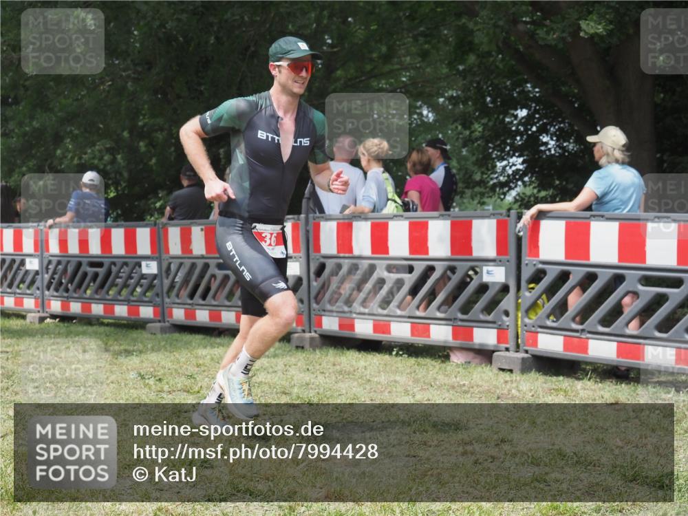 21.06.2025 - 27. Vierlanden-Triathlon KatJ http://msf.ph/oto/7994428 15.06.2025 12:42:40 Ziel 36 meine-sportfotos.de