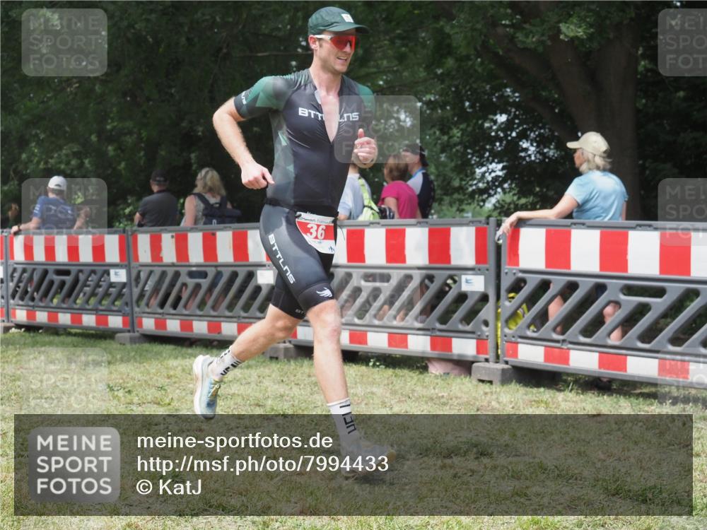 21.06.2025 - 27. Vierlanden-Triathlon KatJ http://msf.ph/oto/7994433 15.06.2025 12:42:40 Ziel 36 meine-sportfotos.de