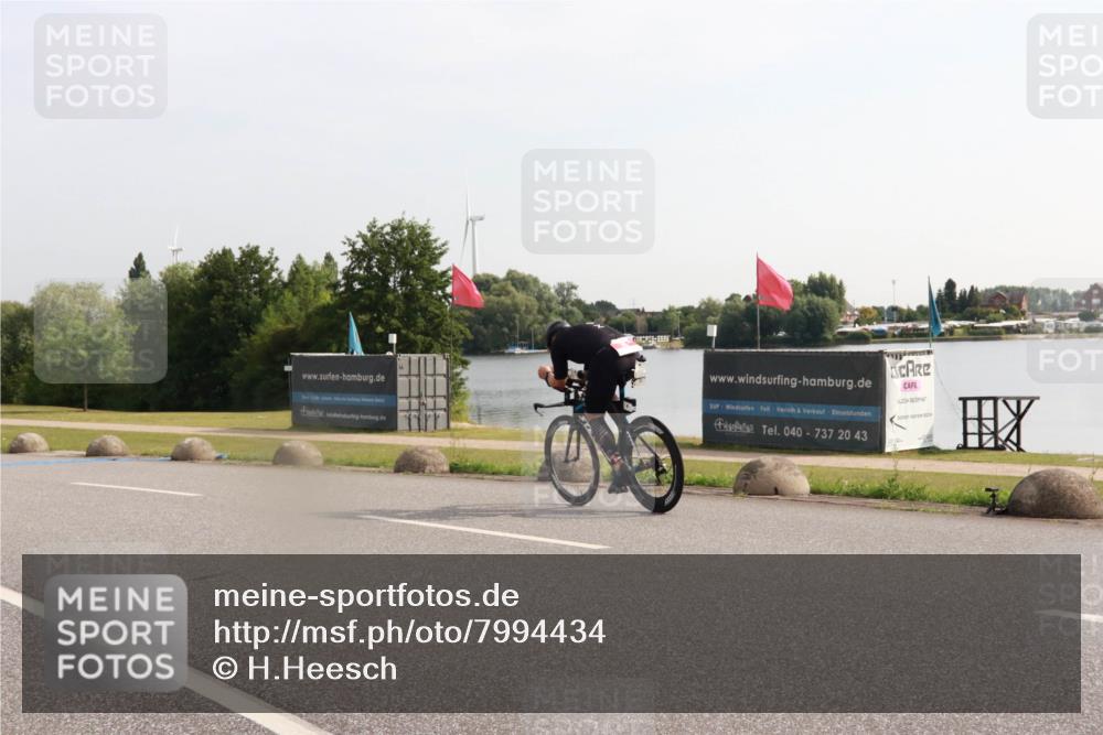15.06.2025 - 27. Vierlanden-Triathlon H.Heesch http://msf.ph/oto/7994434 15.06.2025 09:10:19 Radfahren 4 meine-sportfotos.de