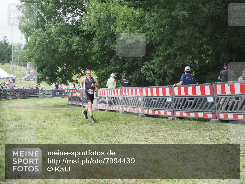 21.06.2025 - 27. Vierlanden-Triathlon KatJ http://msf.ph/oto/7994439 15.06.2025 12:43:07 Ziel 37 meine-sportfotos.de
