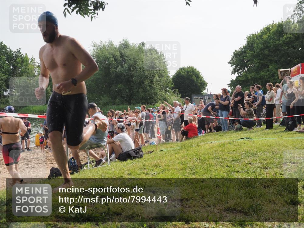 15.06.2025 - 27. Vierlanden-Triathlon KatJ http://msf.ph/oto/7994443 15.06.2025 09:54:44 Schwimmen 262, 294, 297, 318 meine-sportfotos.de