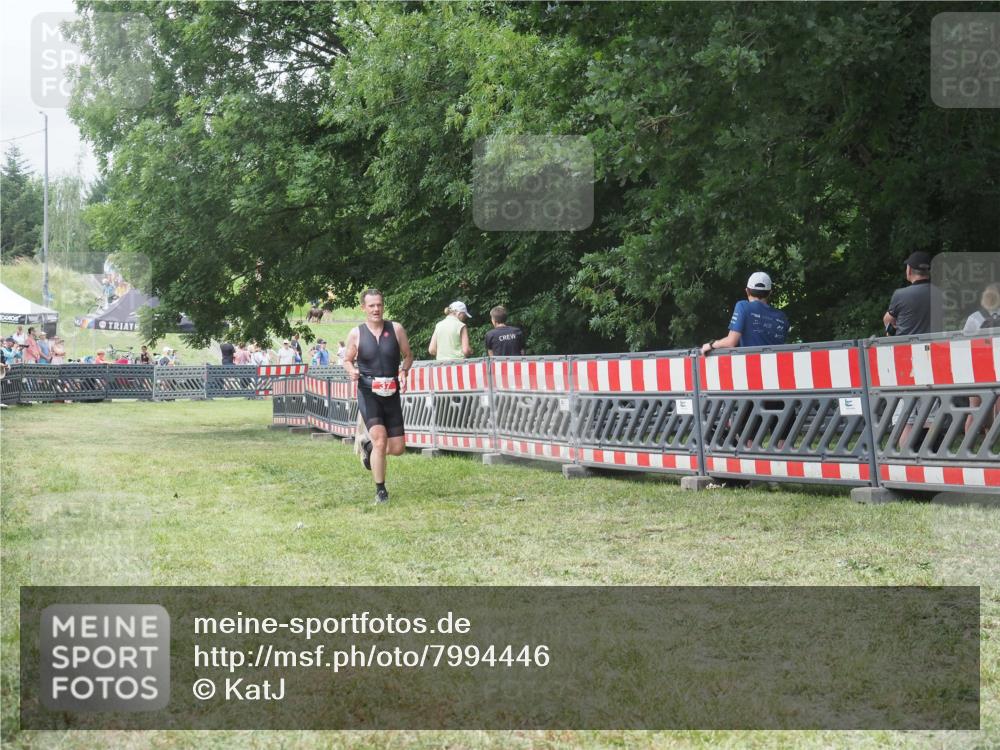 21.06.2025 - 27. Vierlanden-Triathlon KatJ http://msf.ph/oto/7994446 15.06.2025 12:43:07 Ziel 37 meine-sportfotos.de
