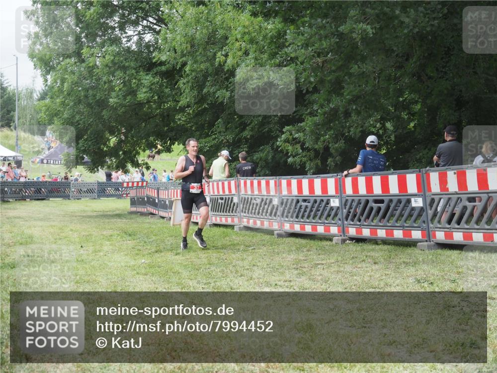 21.06.2025 - 27. Vierlanden-Triathlon KatJ http://msf.ph/oto/7994452 15.06.2025 12:43:07 Ziel 37 meine-sportfotos.de