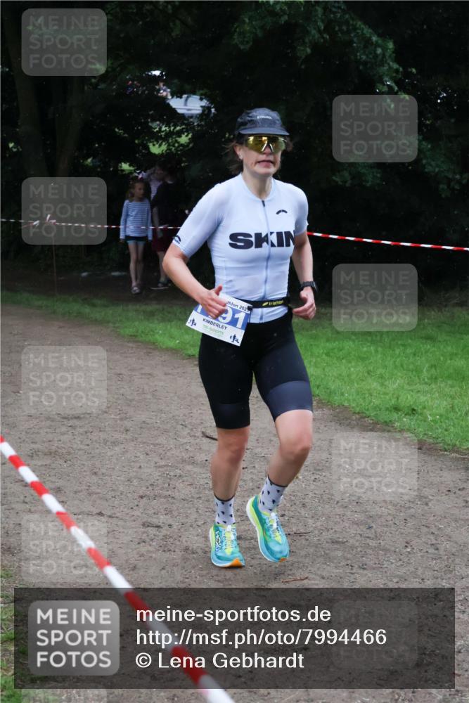 21.06.2025 - 27. Vierlanden-Triathlon Lena Gebhardt http://msf.ph/oto/7994466 15.06.2025 13:47:57 Laufen  meine-sportfotos.de