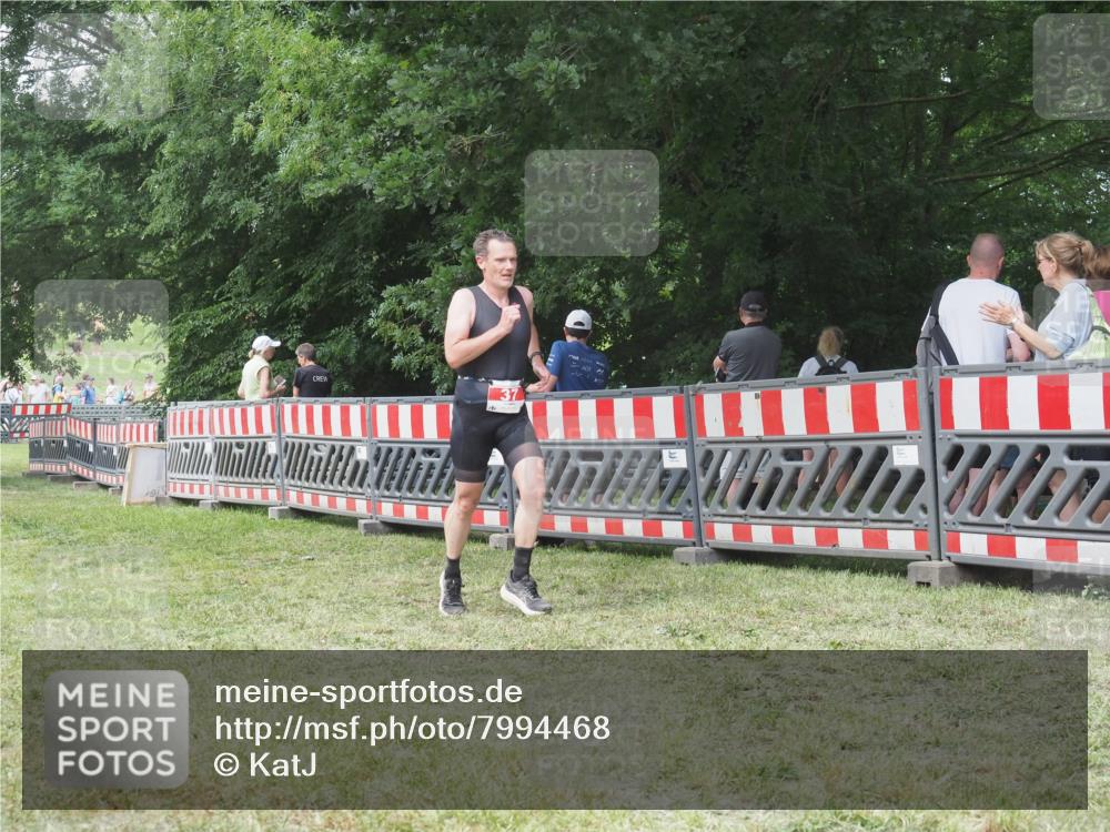 21.06.2025 - 27. Vierlanden-Triathlon KatJ http://msf.ph/oto/7994468 15.06.2025 12:43:09 Ziel 37 meine-sportfotos.de