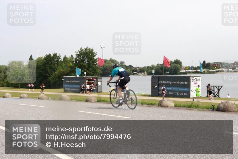 15.06.2025 - 27. Vierlanden-Triathlon H.Heesch http://msf.ph/oto/7994476 15.06.2025 11:22:06 Radfahren 133, 224, 843 meine-sportfotos.de