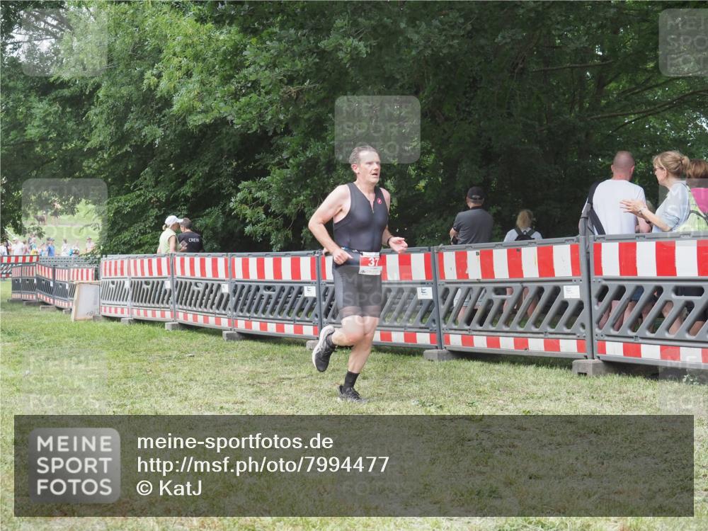 21.06.2025 - 27. Vierlanden-Triathlon KatJ http://msf.ph/oto/7994477 15.06.2025 12:43:09 Ziel 37 meine-sportfotos.de
