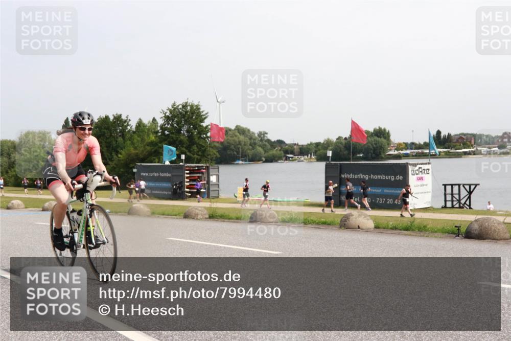 15.06.2025 - 27. Vierlanden-Triathlon H.Heesch http://msf.ph/oto/7994480 15.06.2025 11:22:08 Radfahren 133, 224, 653, 843 meine-sportfotos.de