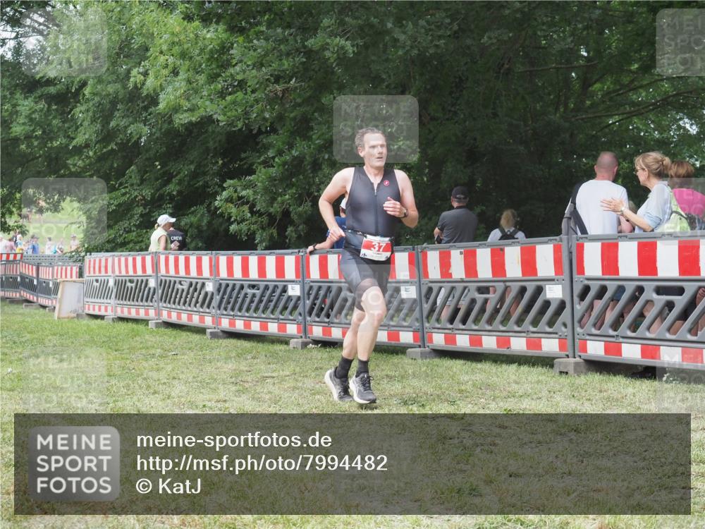 21.06.2025 - 27. Vierlanden-Triathlon KatJ http://msf.ph/oto/7994482 15.06.2025 12:43:09 Ziel 37 meine-sportfotos.de
