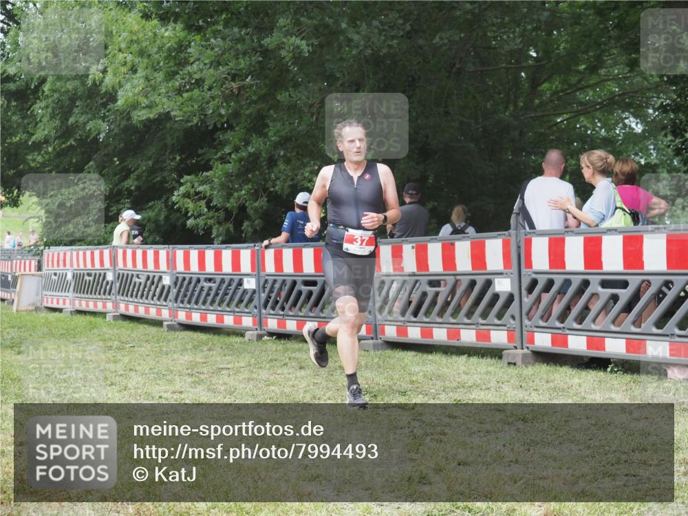 21.06.2025 - 27. Vierlanden-Triathlon KatJ http://msf.ph/oto/7994493 15.06.2025 12:43:09 Ziel 37 meine-sportfotos.de