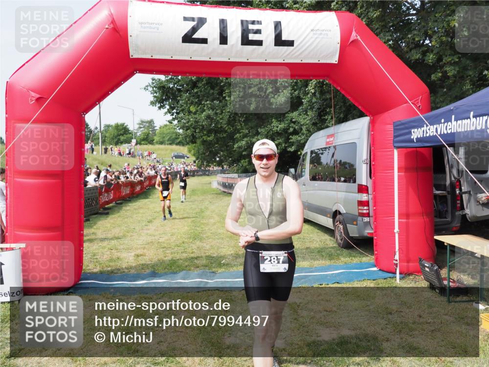 21.06.2025 - 27. Vierlanden-Triathlon MichiJ http://msf.ph/oto/7994497 15.06.2026 11:17:53 Ziel 287, 293, 456 meine-sportfotos.de