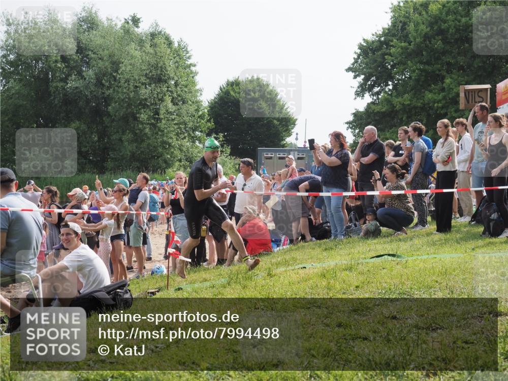 15.06.2025 - 27. Vierlanden-Triathlon KatJ http://msf.ph/oto/7994498 15.06.2025 09:54:49 Schwimmen 262, 294, 297, 361 meine-sportfotos.de