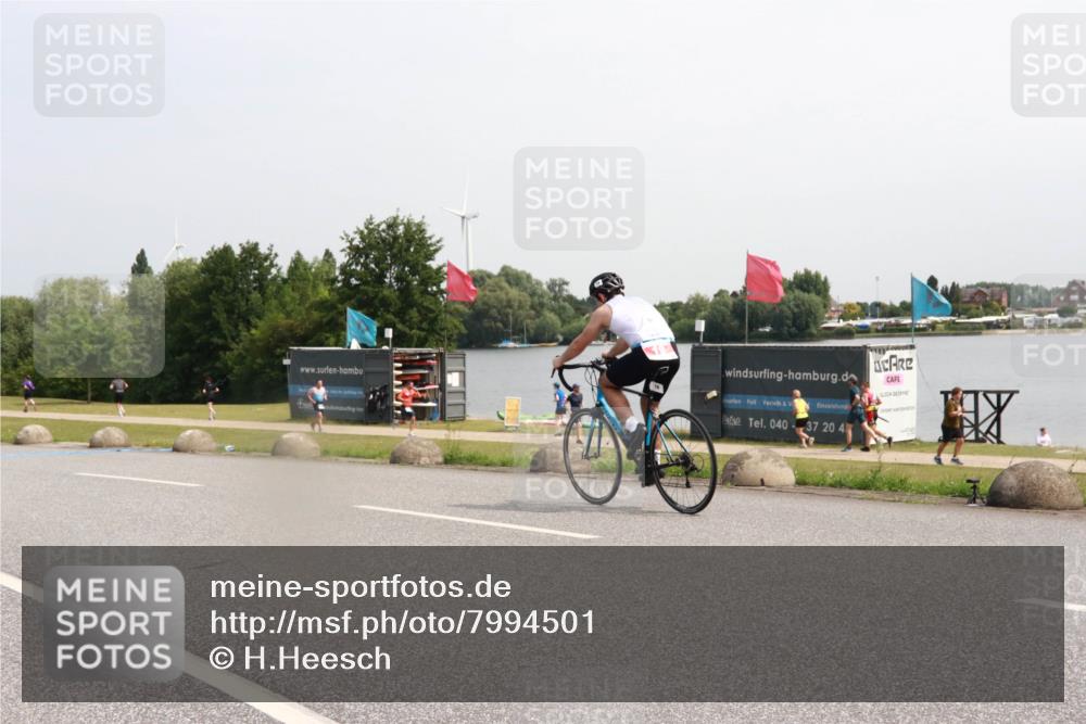 15.06.2025 - 27. Vierlanden-Triathlon H.Heesch http://msf.ph/oto/7994501 15.06.2025 11:22:19 Radfahren 207 meine-sportfotos.de