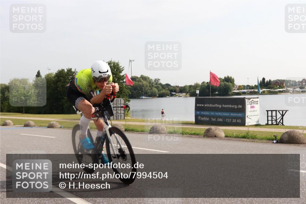 15.06.2025 - 27. Vierlanden-Triathlon H.Heesch http://msf.ph/oto/7994504 15.06.2025 09:10:57 Radfahren 54, 126 meine-sportfotos.de