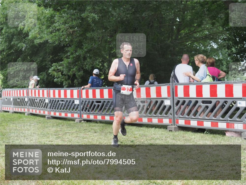 21.06.2025 - 27. Vierlanden-Triathlon KatJ http://msf.ph/oto/7994505 15.06.2025 12:43:09 Ziel 37 meine-sportfotos.de
