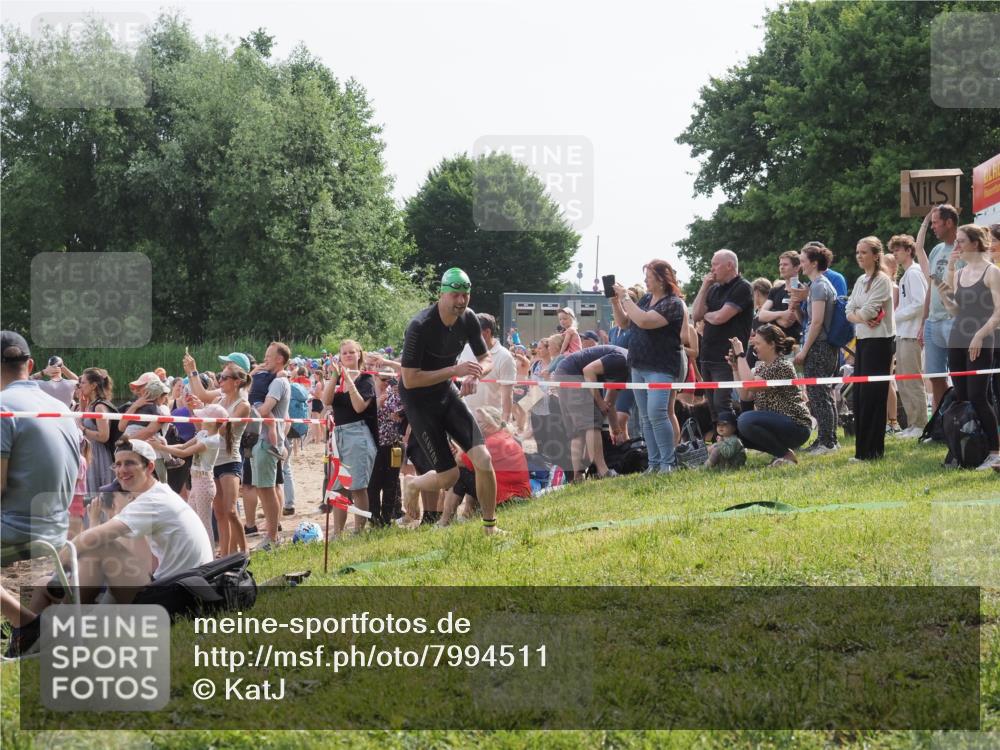 15.06.2025 - 27. Vierlanden-Triathlon KatJ http://msf.ph/oto/7994511 15.06.2025 09:54:49 Schwimmen 262, 294, 297, 361 meine-sportfotos.de