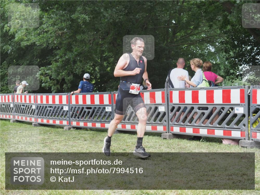 21.06.2025 - 27. Vierlanden-Triathlon KatJ http://msf.ph/oto/7994516 15.06.2025 12:43:09 Ziel 37 meine-sportfotos.de