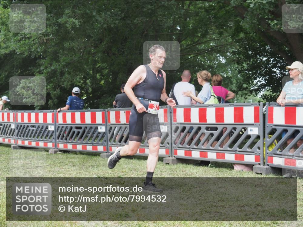 21.06.2025 - 27. Vierlanden-Triathlon KatJ http://msf.ph/oto/7994532 15.06.2025 12:43:09 Ziel 37 meine-sportfotos.de