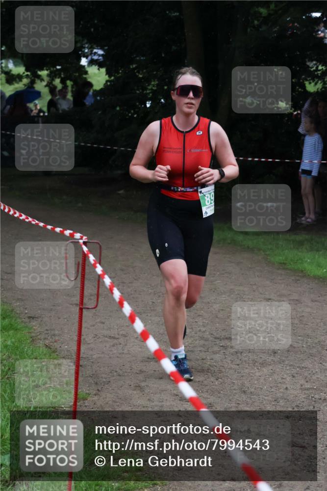21.06.2025 - 27. Vierlanden-Triathlon Lena Gebhardt http://msf.ph/oto/7994543 15.06.2025 13:48:07 Laufen  meine-sportfotos.de