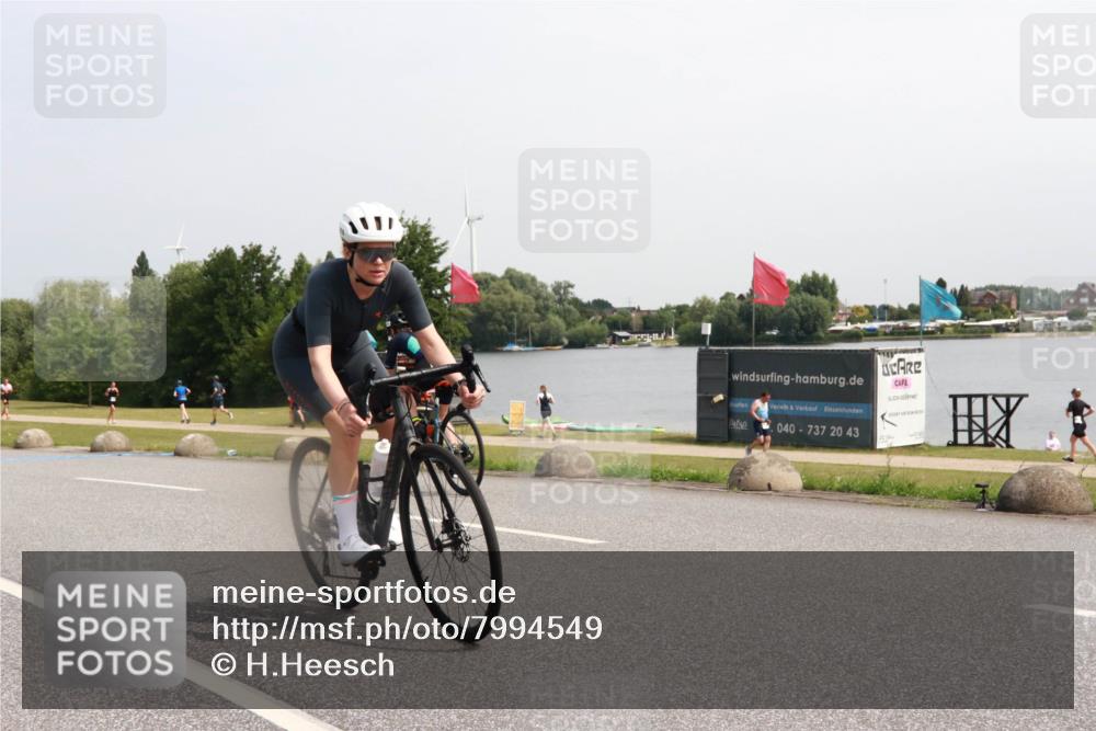 15.06.2025 - 27. Vierlanden-Triathlon H.Heesch http://msf.ph/oto/7994549 15.06.2025 11:22:28 Radfahren 19, 218, 767, 920 meine-sportfotos.de