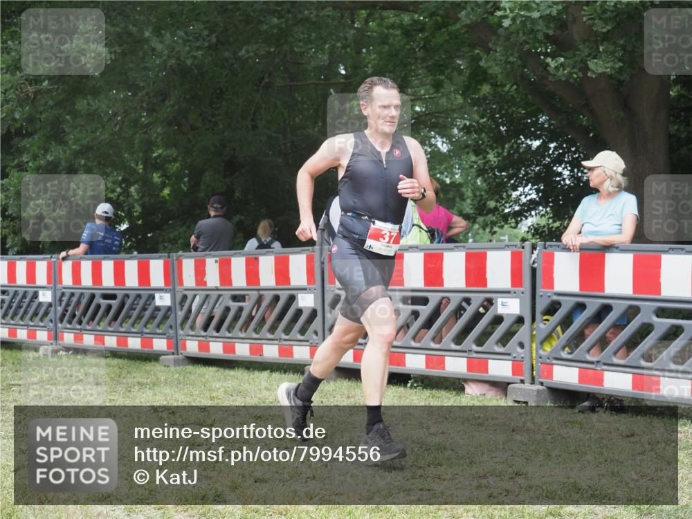 21.06.2025 - 27. Vierlanden-Triathlon KatJ http://msf.ph/oto/7994556 15.06.2025 12:43:10 Ziel 37 meine-sportfotos.de