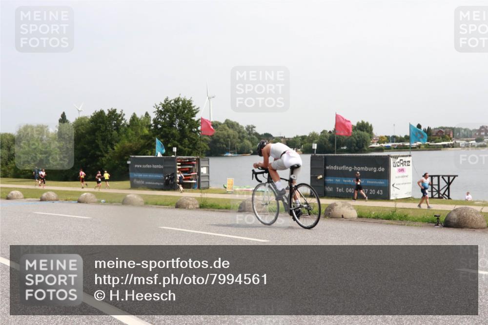 15.06.2025 - 27. Vierlanden-Triathlon H.Heesch http://msf.ph/oto/7994561 15.06.2025 11:22:30 Radfahren 218, 767, 920 meine-sportfotos.de