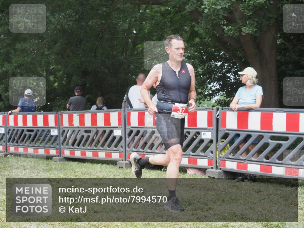 21.06.2025 - 27. Vierlanden-Triathlon KatJ http://msf.ph/oto/7994570 15.06.2025 12:43:10 Ziel 37 meine-sportfotos.de
