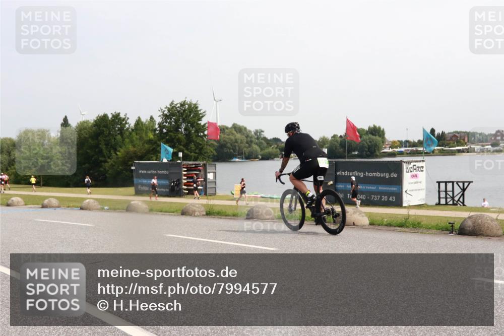 15.06.2025 - 27. Vierlanden-Triathlon H.Heesch http://msf.ph/oto/7994577 15.06.2025 11:22:36 Radfahren 74, 198, 920, 951 meine-sportfotos.de