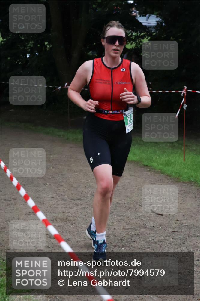 21.06.2025 - 27. Vierlanden-Triathlon Lena Gebhardt http://msf.ph/oto/7994579 15.06.2025 13:48:07 Laufen  meine-sportfotos.de