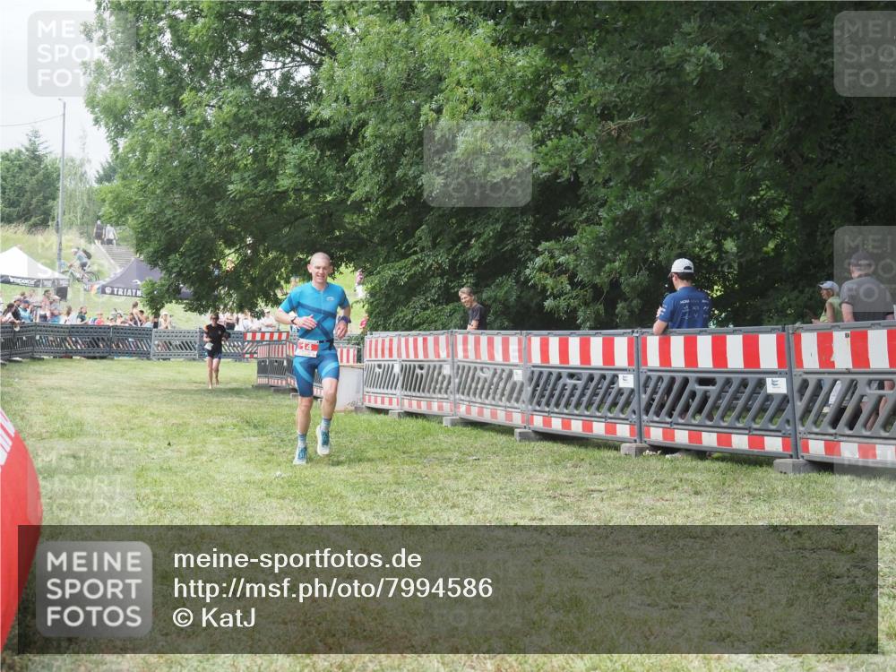 21.06.2025 - 27. Vierlanden-Triathlon KatJ http://msf.ph/oto/7994586 15.06.2025 12:44:03 Ziel 14, 978 meine-sportfotos.de
