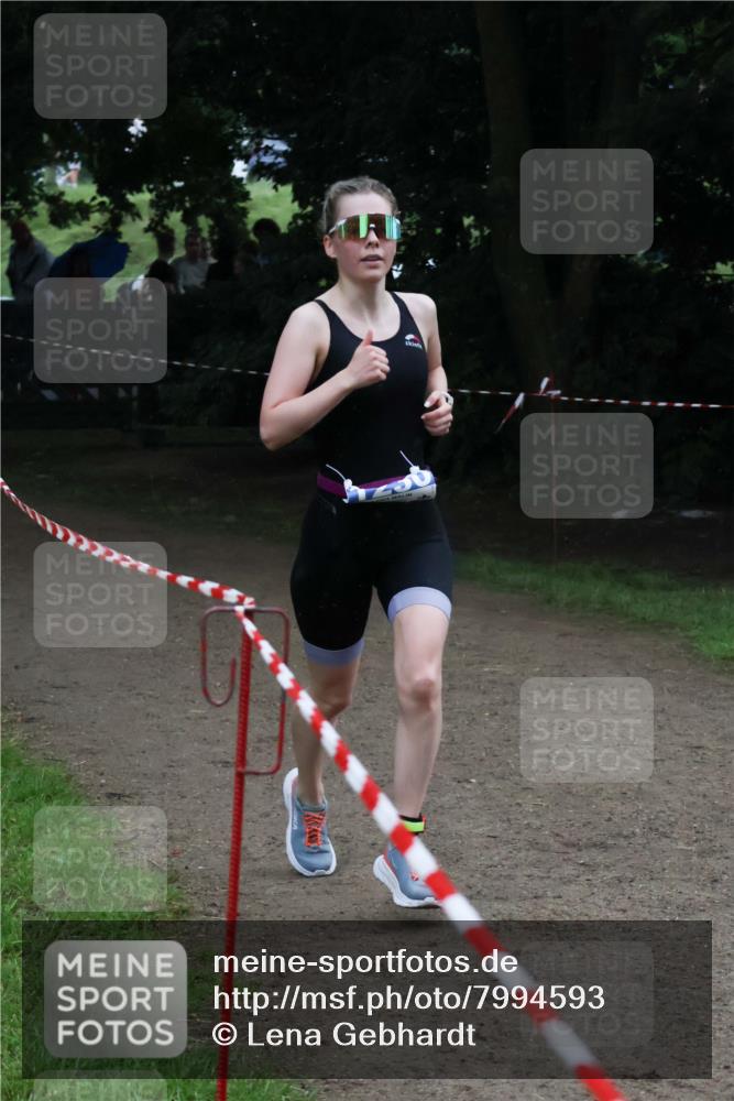 21.06.2025 - 27. Vierlanden-Triathlon Lena Gebhardt http://msf.ph/oto/7994593 15.06.2025 13:48:10 Laufen  meine-sportfotos.de