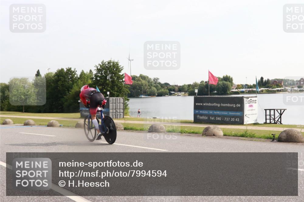 15.06.2025 - 27. Vierlanden-Triathlon H.Heesch http://msf.ph/oto/7994594 15.06.2025 09:12:13 Radfahren 158 meine-sportfotos.de