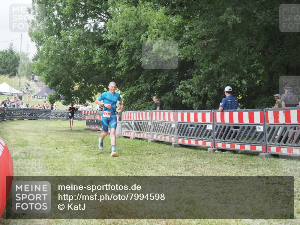 21.06.2025 - 27. Vierlanden-Triathlon KatJ http://msf.ph/oto/7994598 15.06.2025 12:44:03 Ziel 14, 978 meine-sportfotos.de