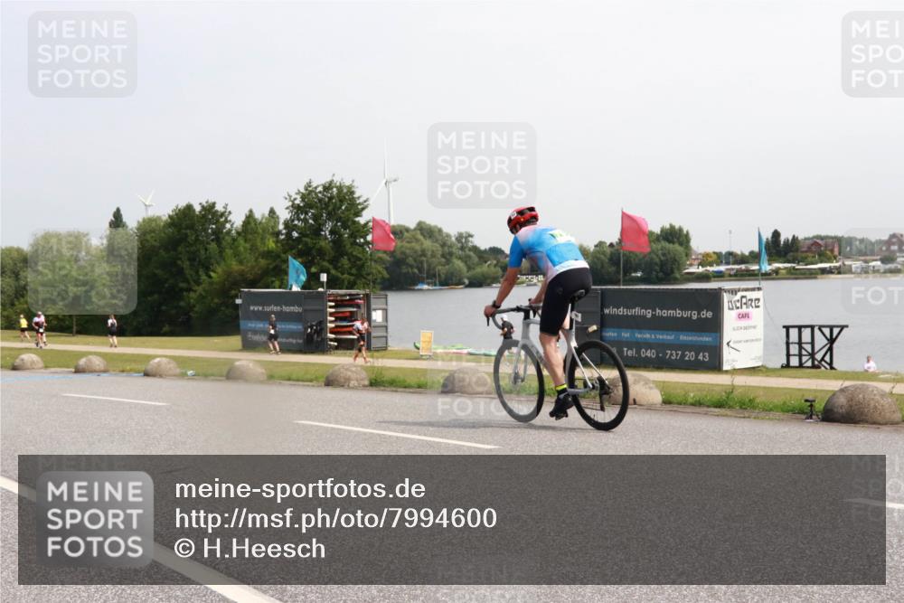 15.06.2025 - 27. Vierlanden-Triathlon H.Heesch http://msf.ph/oto/7994600 15.06.2025 11:22:37 Radfahren 74, 198, 951 meine-sportfotos.de