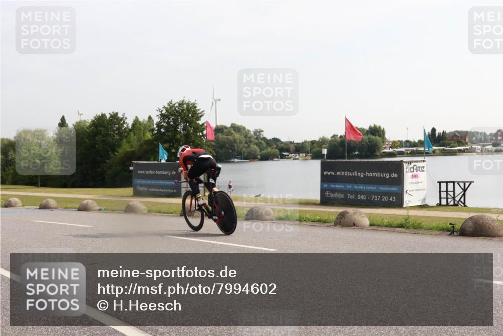 15.06.2025 - 27. Vierlanden-Triathlon H.Heesch http://msf.ph/oto/7994602 15.06.2025 09:12:22 Radfahren 124, 171, 219 meine-sportfotos.de