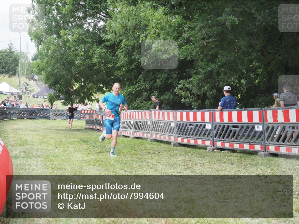 21.06.2025 - 27. Vierlanden-Triathlon KatJ http://msf.ph/oto/7994604 15.06.2025 12:44:03 Ziel 14, 978 meine-sportfotos.de