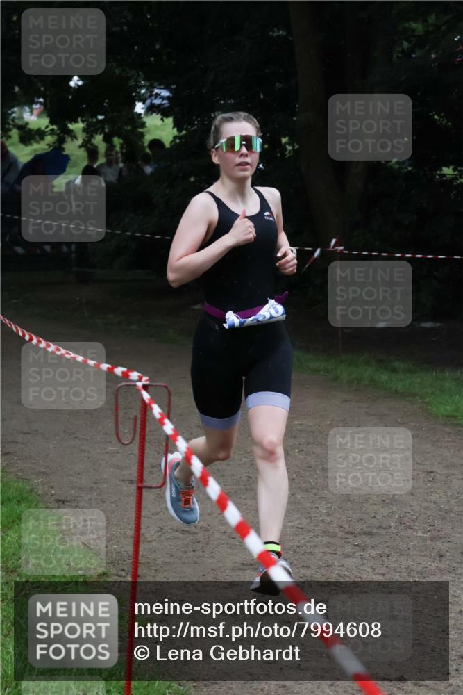 21.06.2025 - 27. Vierlanden-Triathlon Lena Gebhardt http://msf.ph/oto/7994608 15.06.2025 13:48:10 Laufen  meine-sportfotos.de